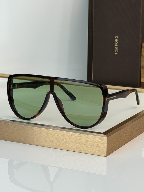 TOM FORD - Black Frame with Yellow-Green Lenses - Full-Bridge Sunglasses main image 6